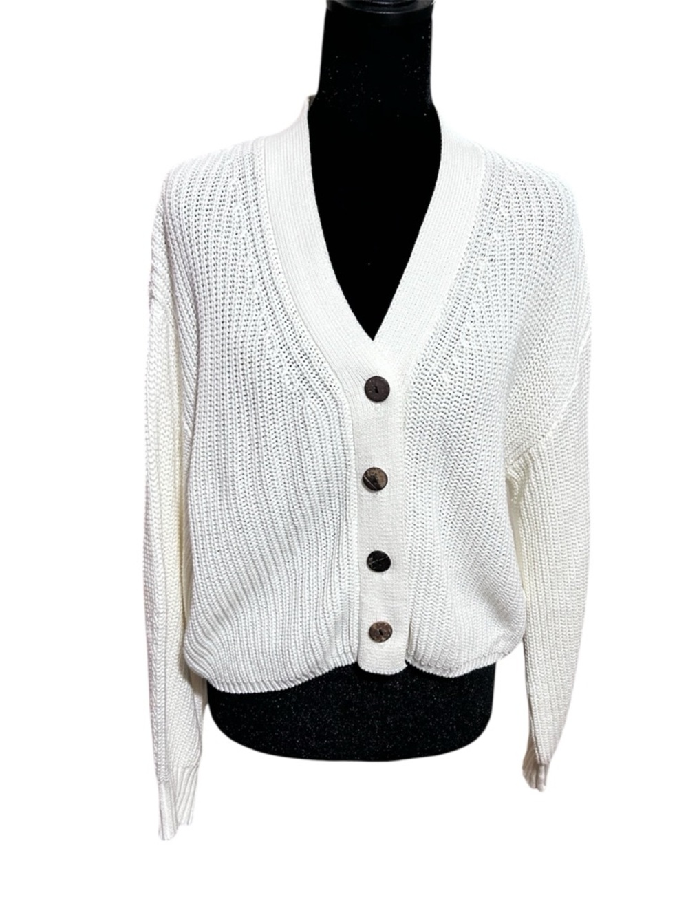 CY Fashion Medium Cream V-Neck Button Front Knit Cardigan Sweater NWOT